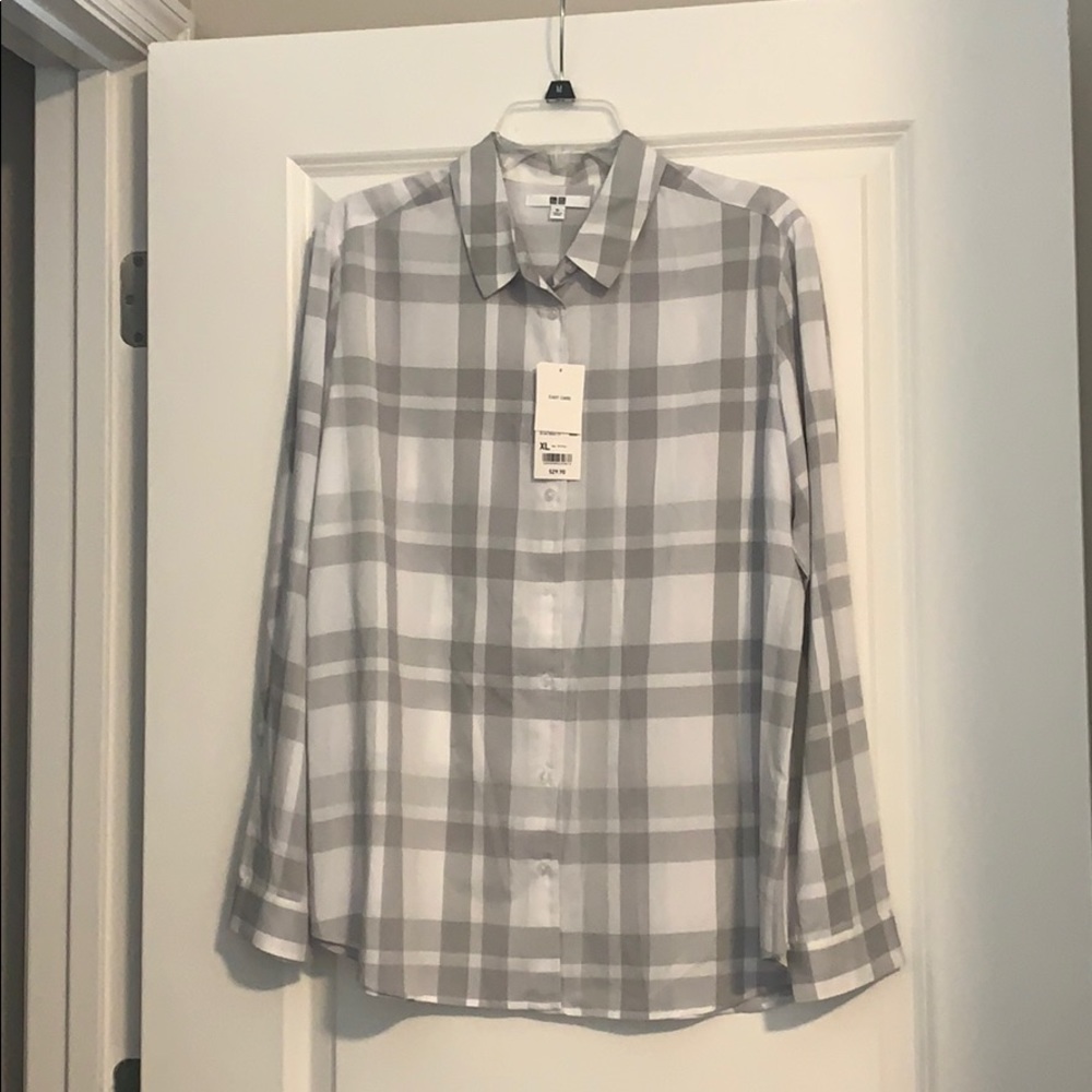 NWT XL Uniqlo Grey & White Button Down Blouse